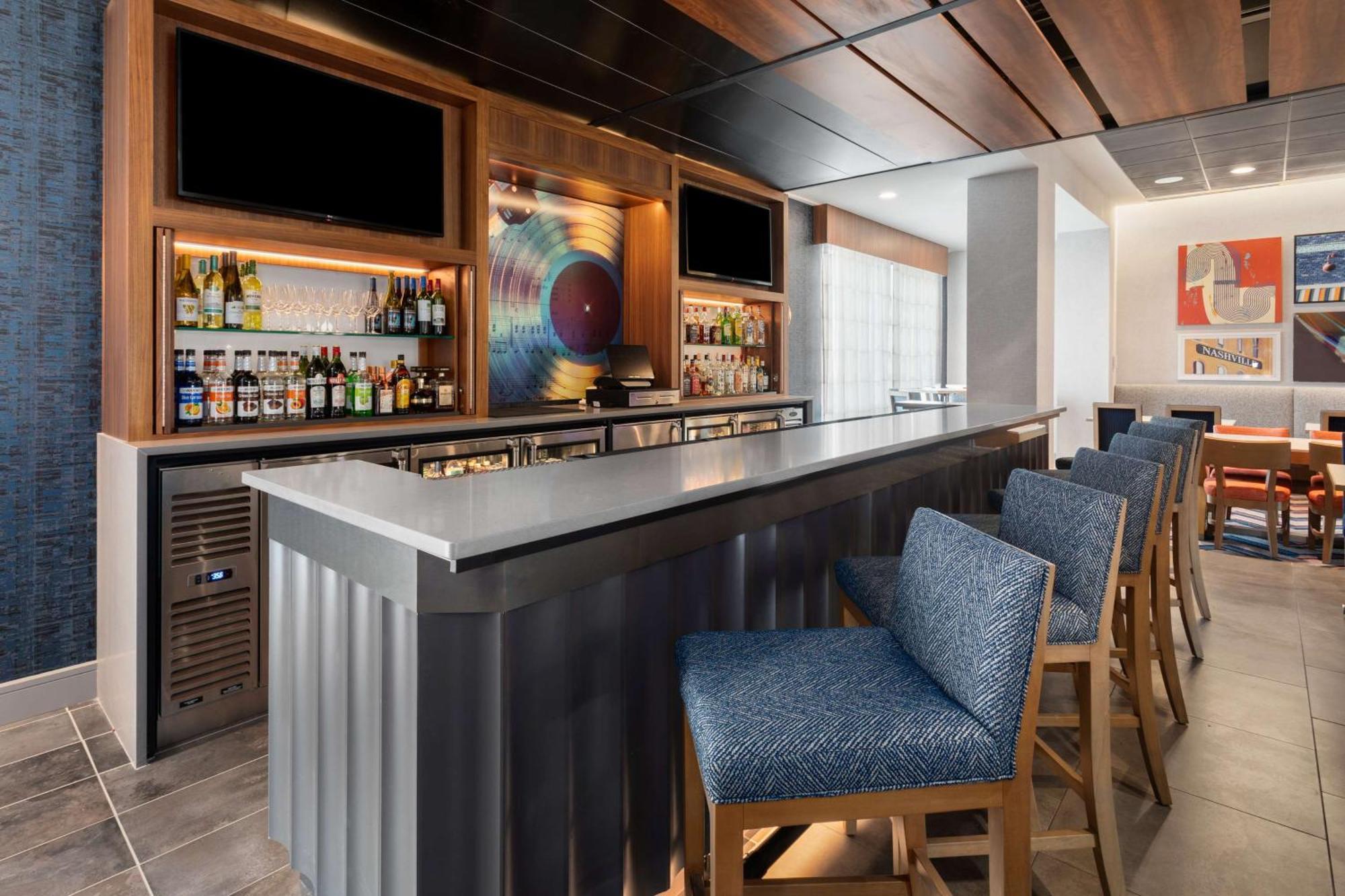 Hampton Inn By Hilton Nashville Airport Century Place Экстерьер фото