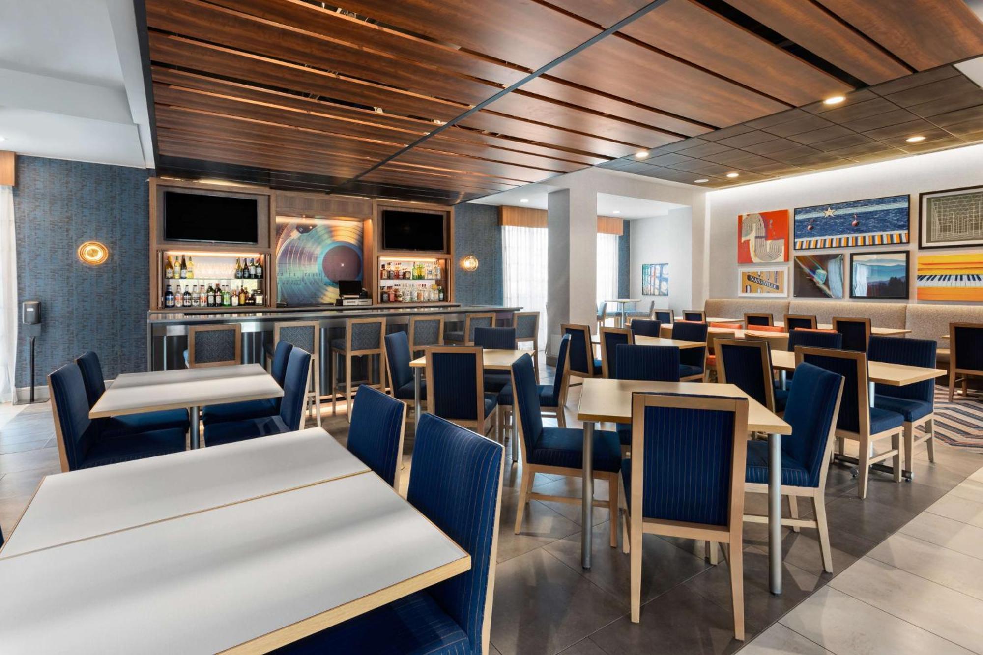 Hampton Inn By Hilton Nashville Airport Century Place Экстерьер фото