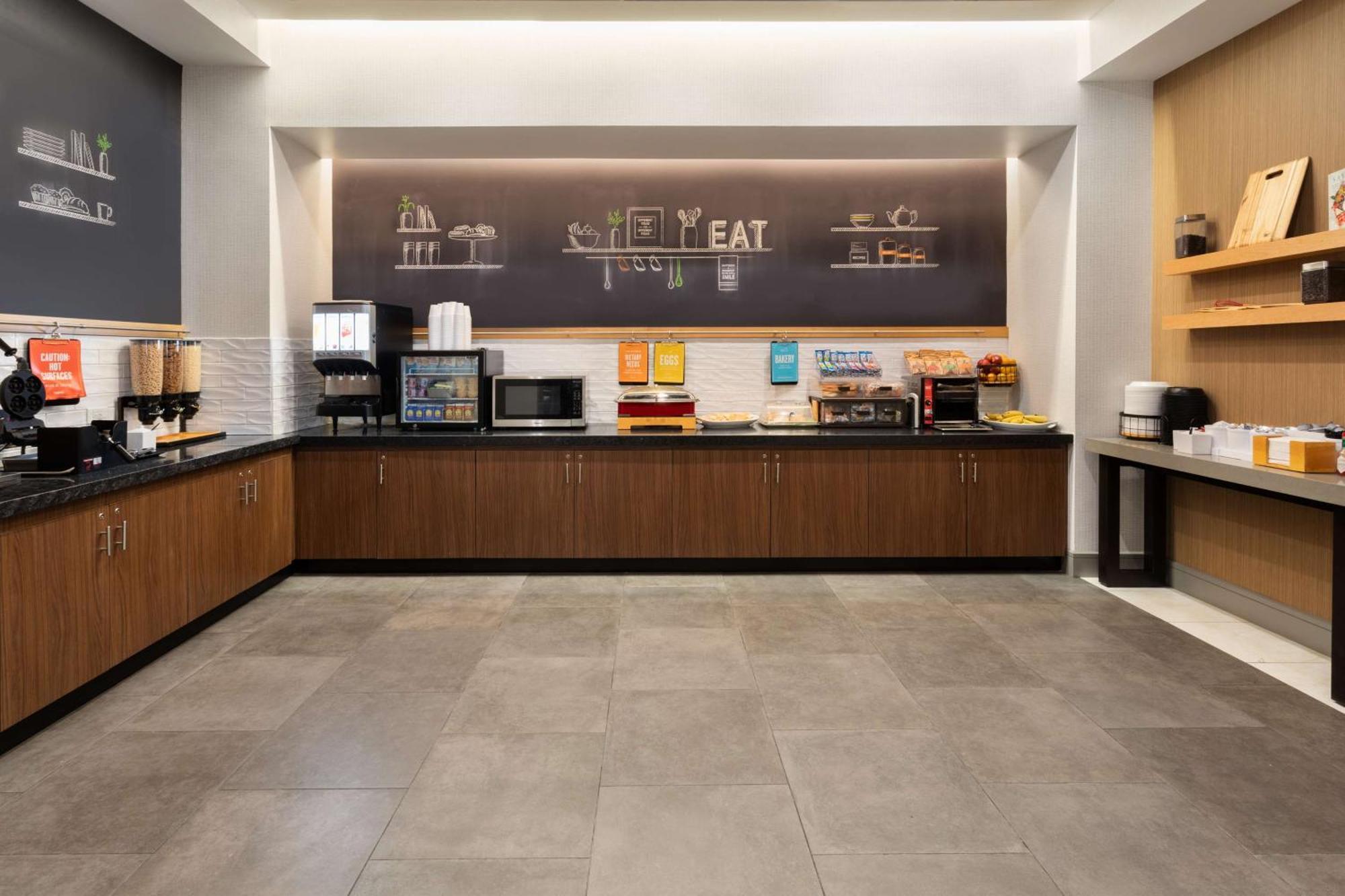 Hampton Inn By Hilton Nashville Airport Century Place Экстерьер фото