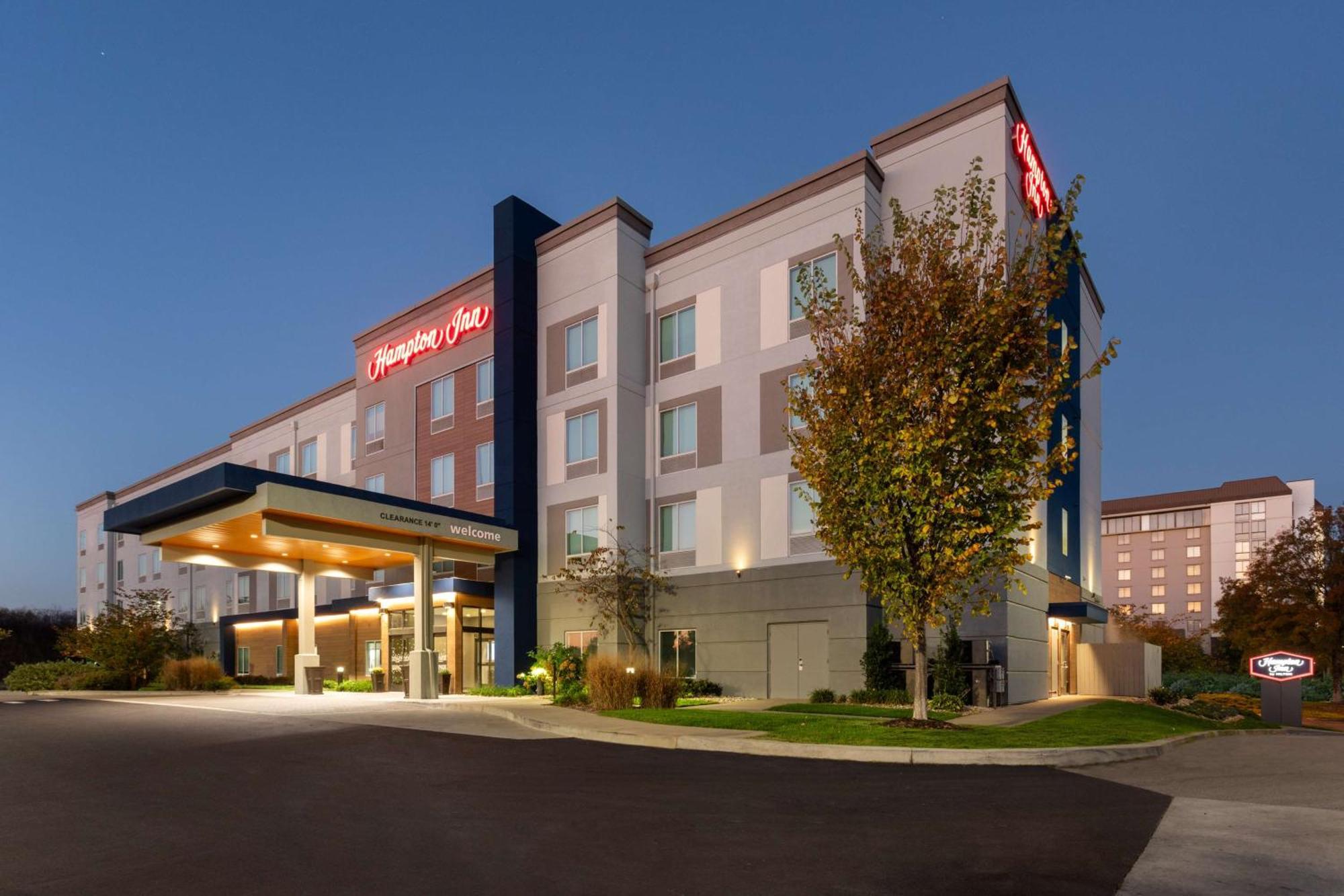 Hampton Inn By Hilton Nashville Airport Century Place Экстерьер фото