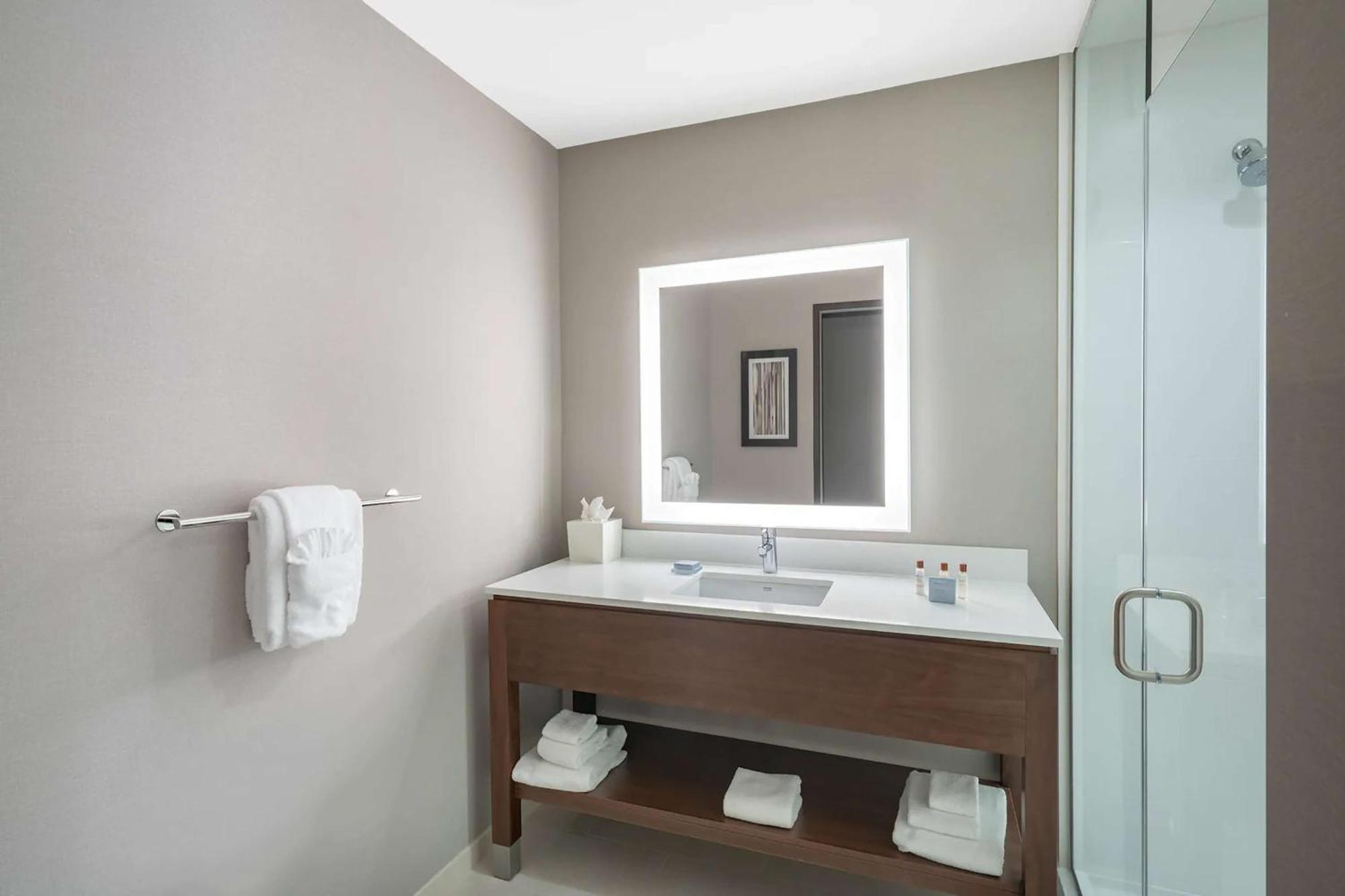 Hampton Inn By Hilton Nashville Airport Century Place Экстерьер фото