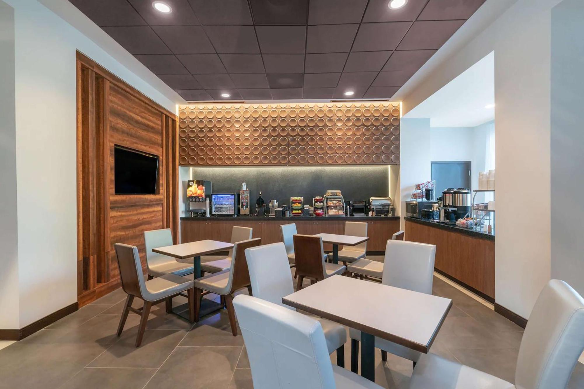 Hampton Inn By Hilton Nashville Airport Century Place Экстерьер фото