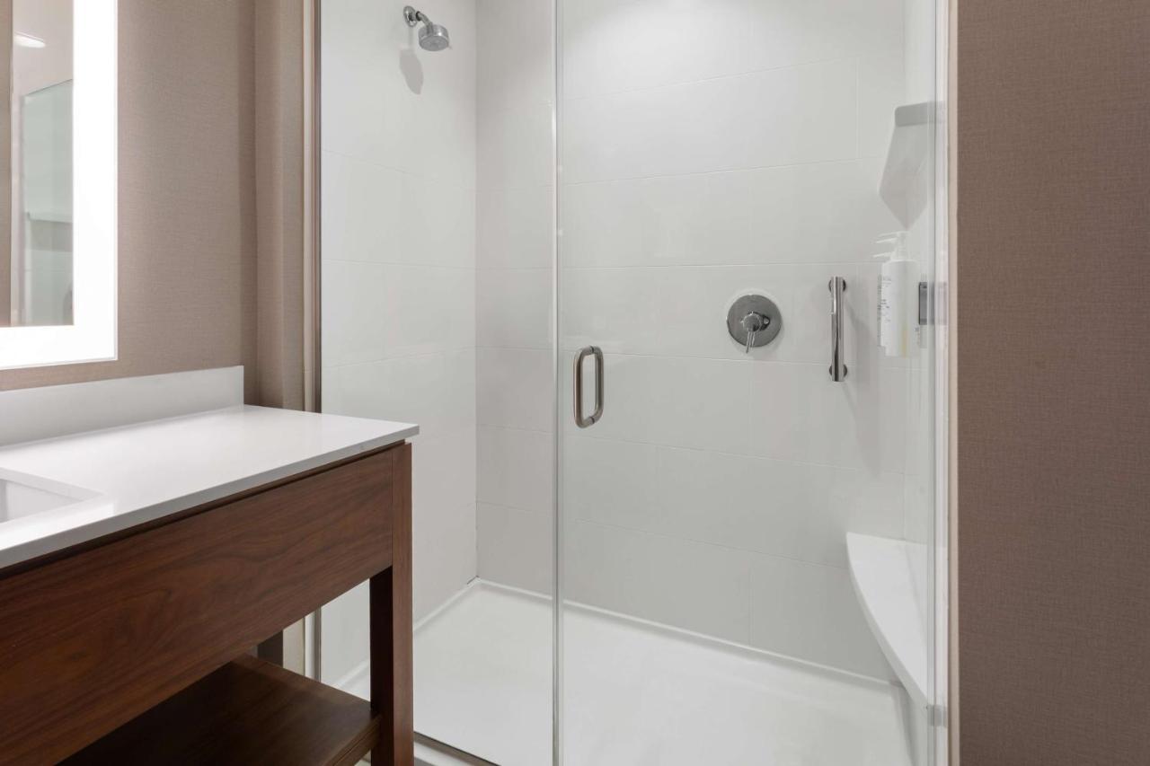 Hampton Inn By Hilton Nashville Airport Century Place Экстерьер фото